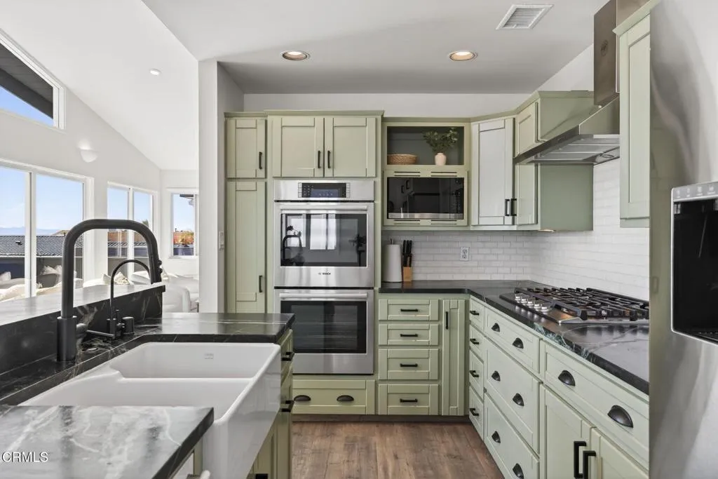 33-web-or-mls-UpmarketMedia-4229Far-133