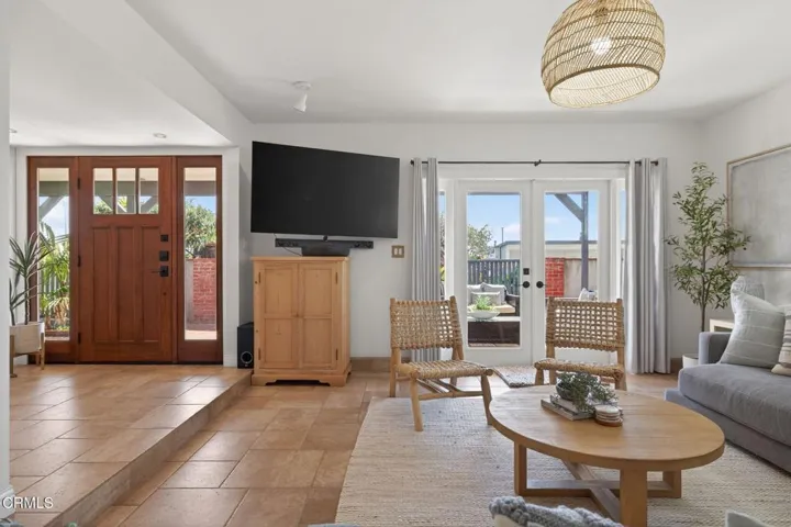 13-web-or-mls-UpmarketMedia-4229Far-012