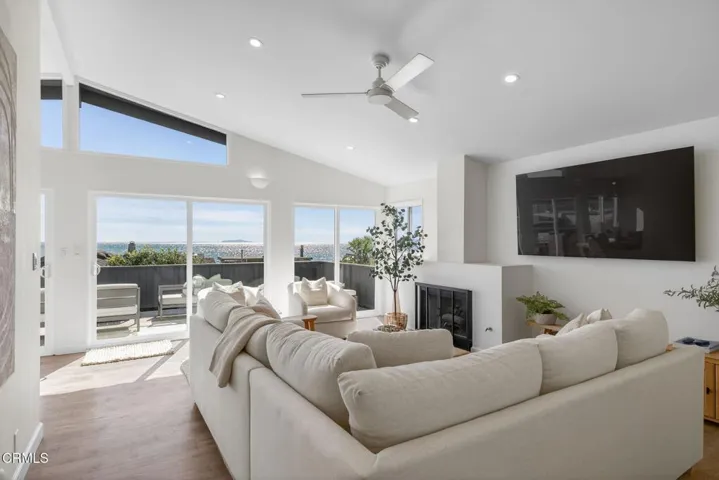 17-web-or-mls-UpmarketMedia-4229Far-084