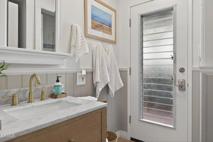 66-web-or-mls-UpmarketMedia-4229Far-052