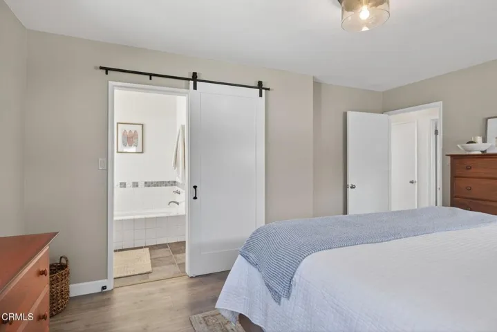 53-web-or-mls-UpmarketMedia-4229Far-199