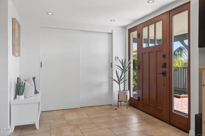 10-web-or-mls-UpmarketMedia-4229Far-004