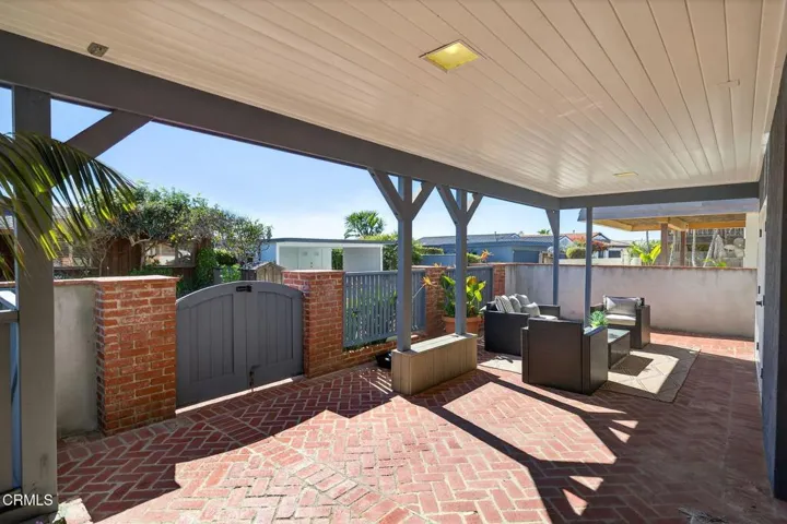 8-web-or-mls-UpmarketMedia-4229Far-029