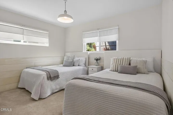 63-web-or-mls-UpmarketMedia-4229Far-067