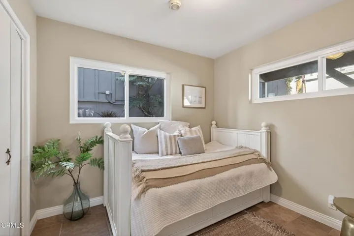 61-web-or-mls-UpmarketMedia-4229Far-061