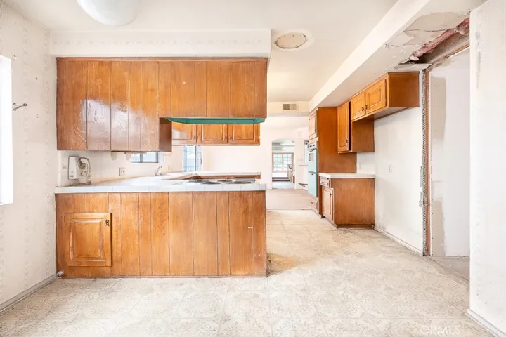 20019 Ingomar, Winnetka, California 91306
