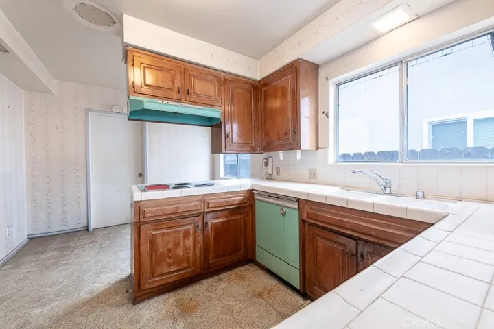 20019 Ingomar, Winnetka, California 91306