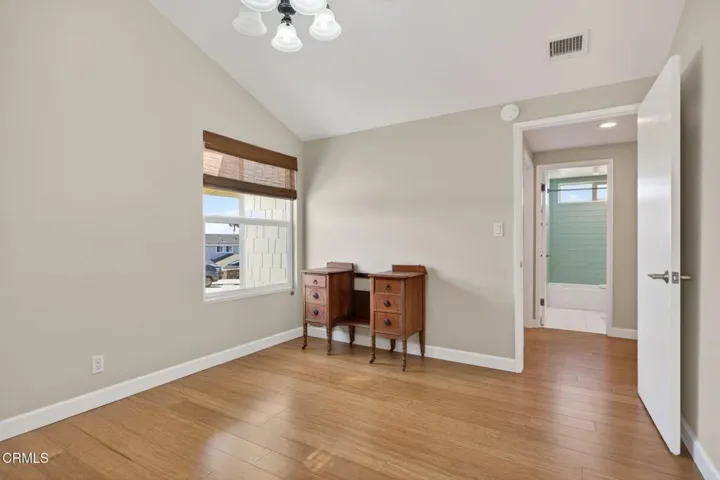 47-web-or-mls-UpmarketMedia-379McG-043