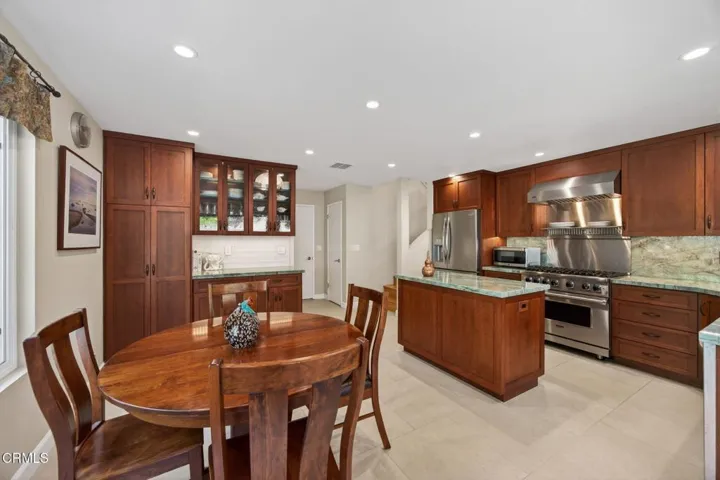 64-web-or-mls-UpmarketMedia-379McG-094