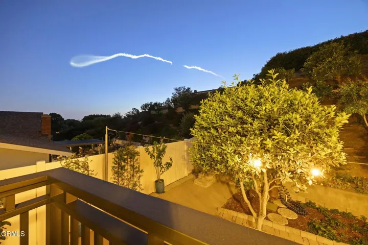14-web-or-mls-UpmarketMedia-379McG-Twi-0