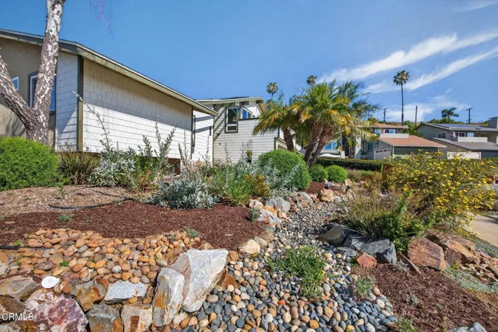 36-web-or-mls-UpmarketMedia-379McG-010