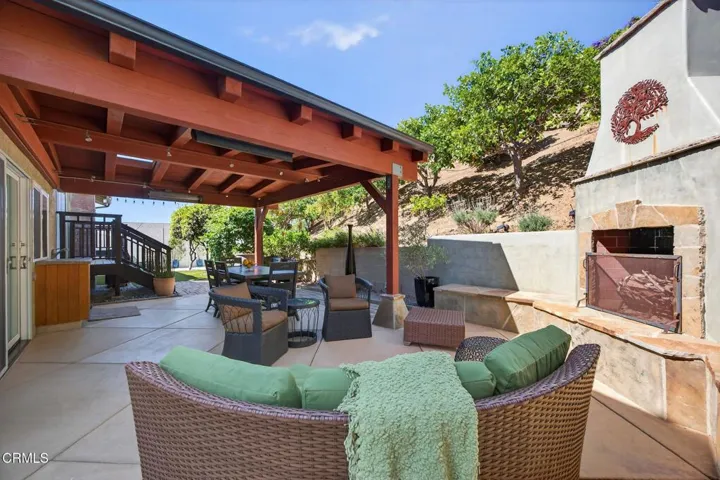 75-web-or-mls-UpmarketMedia-379McG-127