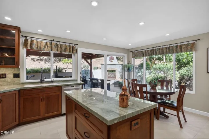 62-web-or-mls-UpmarketMedia-379McG-088