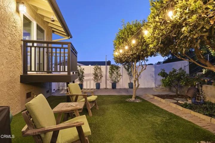 9-web-or-mls-UpmarketMedia-379McG-Twi-02