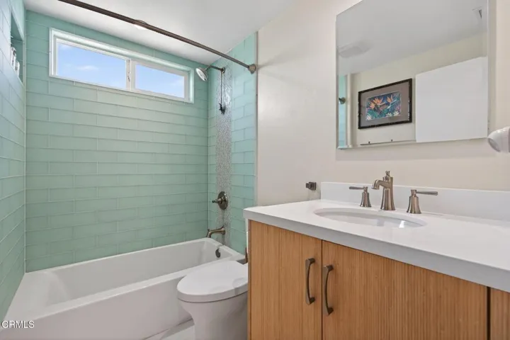 51-web-or-mls-UpmarketMedia-379McG-057