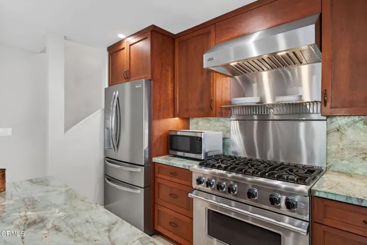 60-web-or-mls-UpmarketMedia-379McG-083