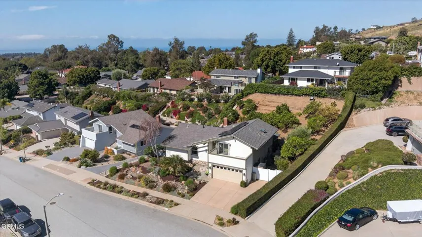 86-web-or-mls-Upmarketmedia_379McG-aer-0
