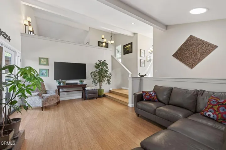 44-web-or-mls-UpmarketMedia-379McG-036
