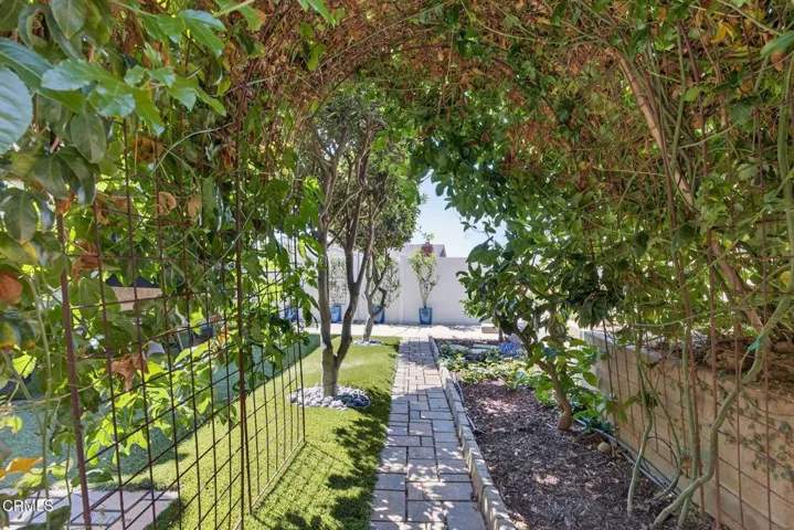 79-web-or-mls-UpmarketMedia-379McG-139