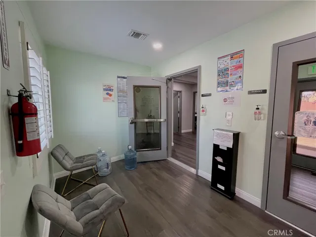 Entry Way/Sitting Area