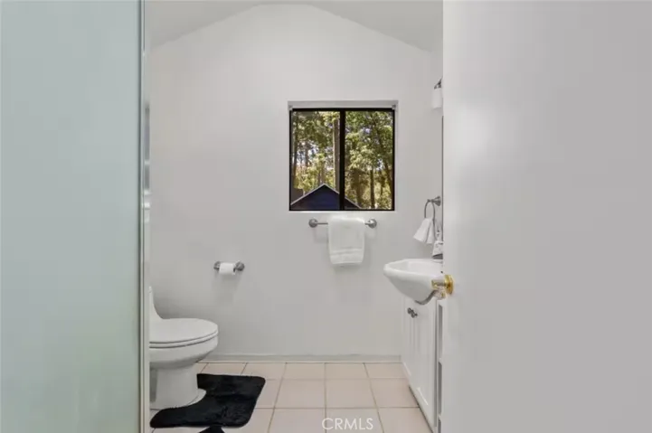 26249 Alpine, Twin Peaks, California 92391
