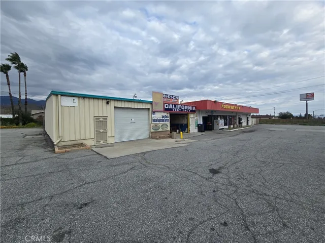 Exterior pic of smog shop