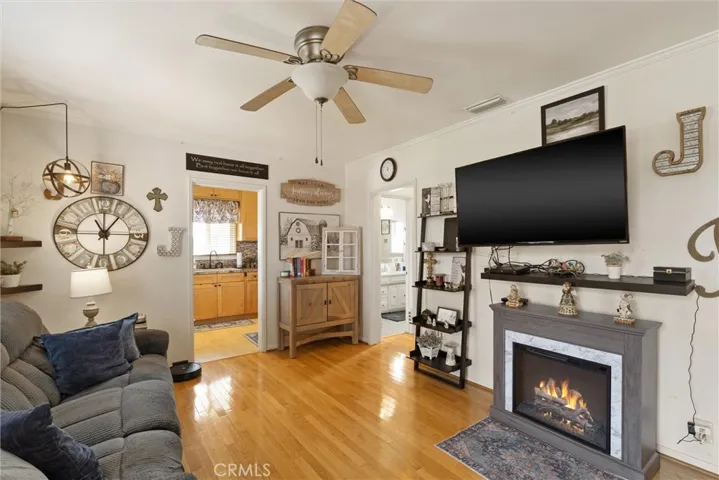 3/2 Carriage House above the garages
