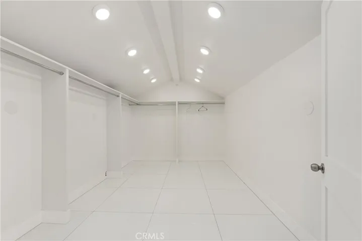 Primary - Massive Walk In