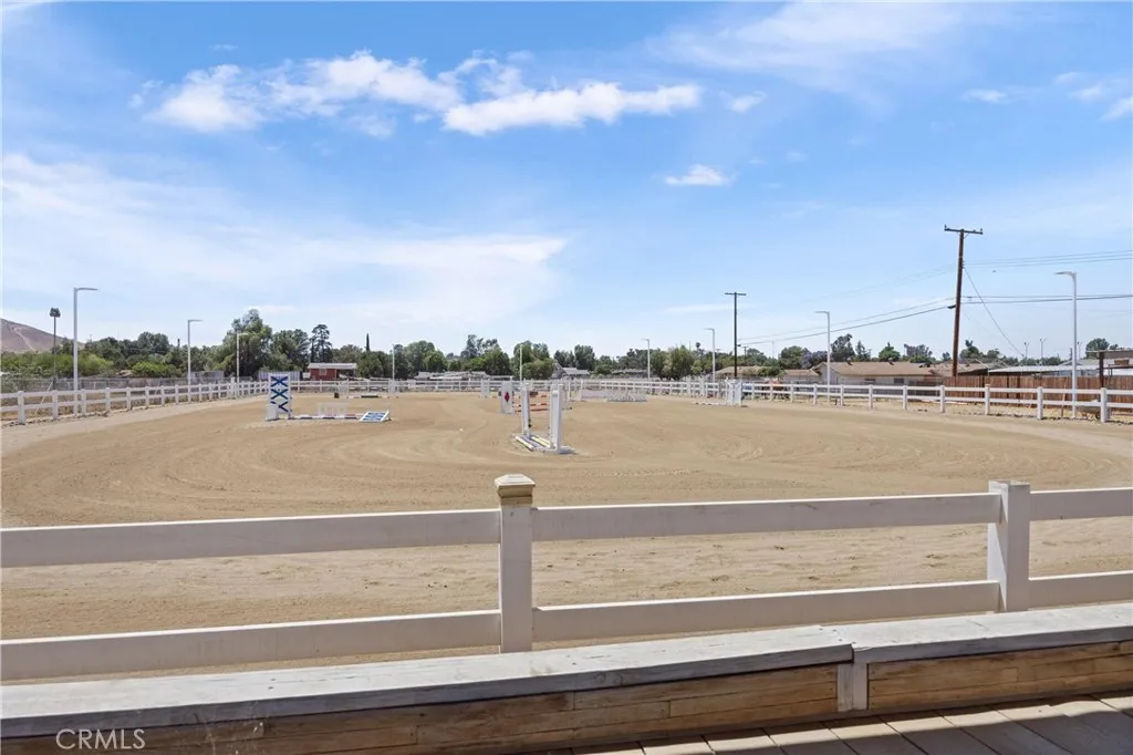 3/4 Acre Sand Arena w/ Lightting