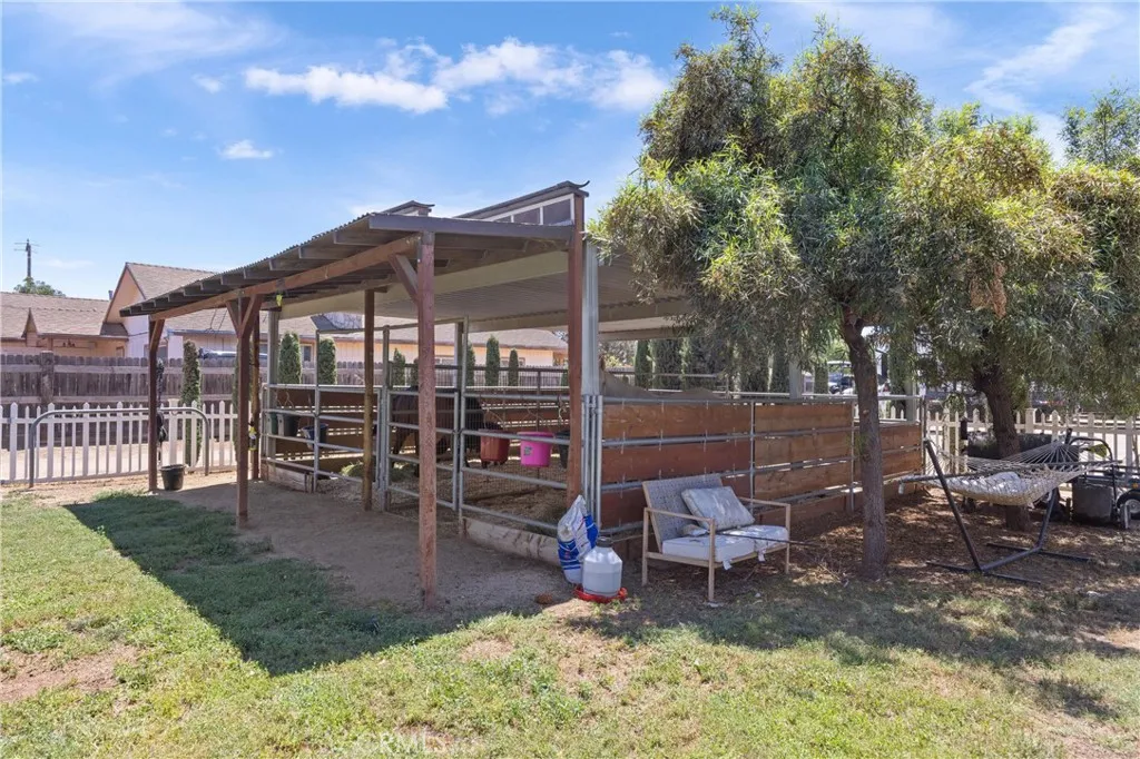 Additional Stalls Behind Main House