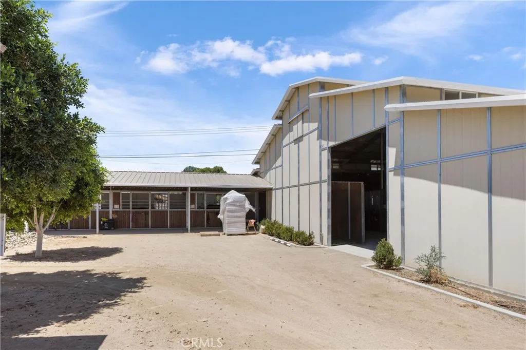 4,585 Square Foot Barn
