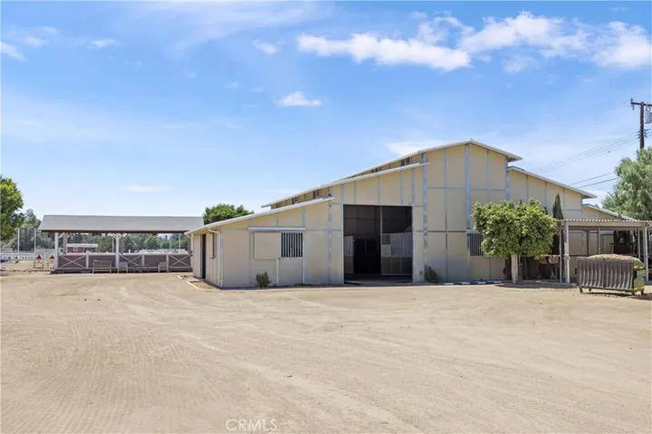 4,585 Square Foot Barn