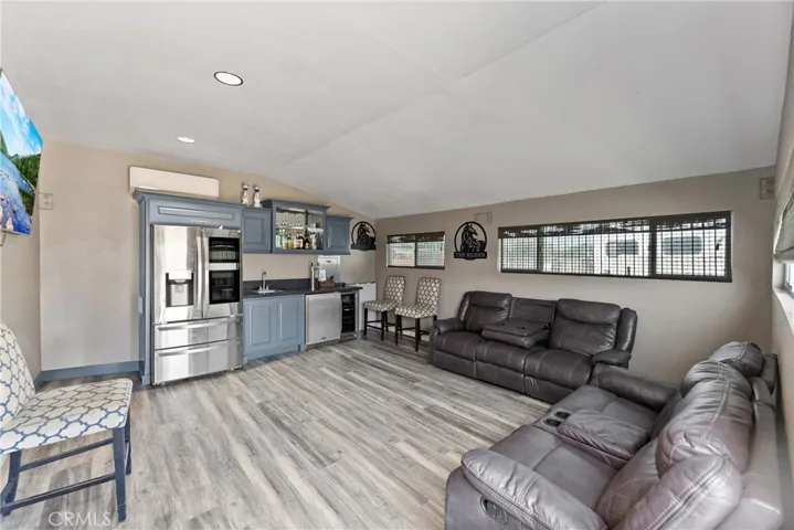 Air Conditioned Barn Side Lounge