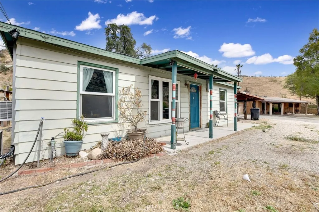 House 2 Two bedrooms 1 bath