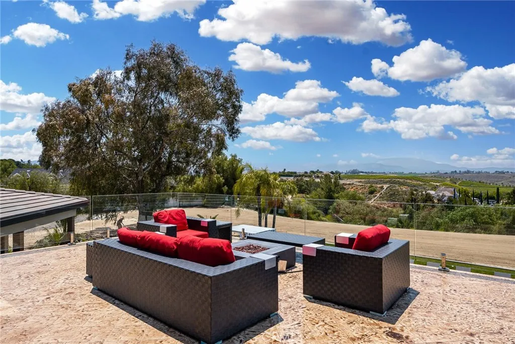 2nd Floor Patio