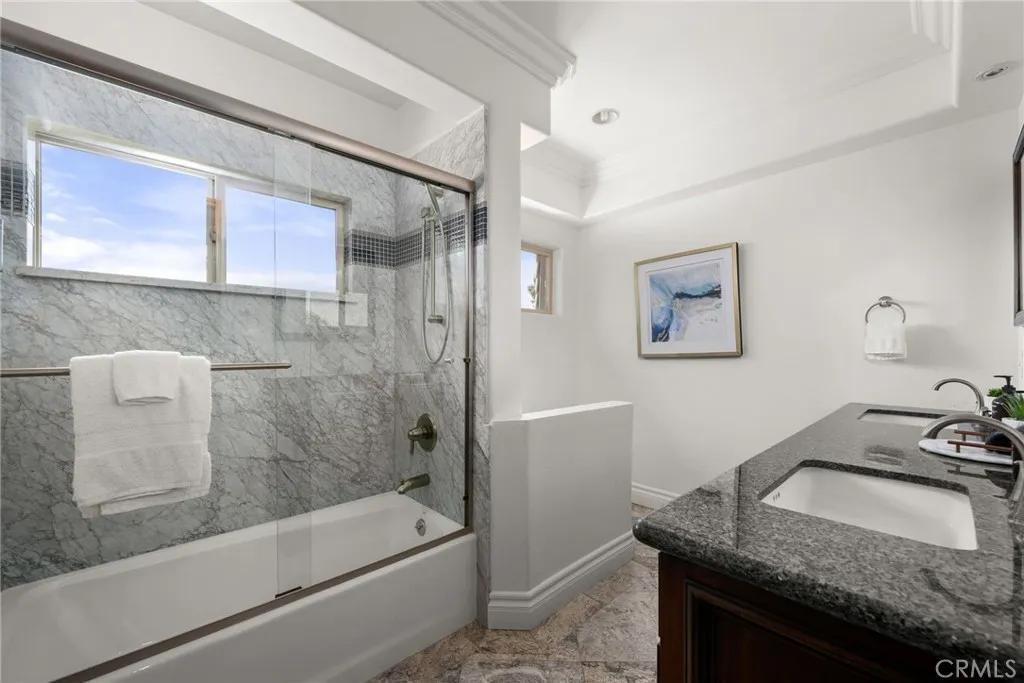 2nd Floor en-suite Bathroom 1
