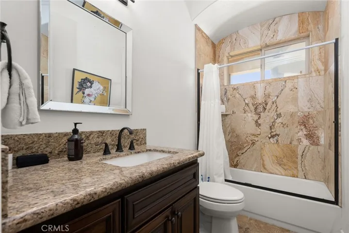 1st Floor en-suite Bathroom
