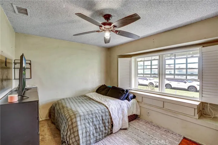 Bedroom with lots of light!
