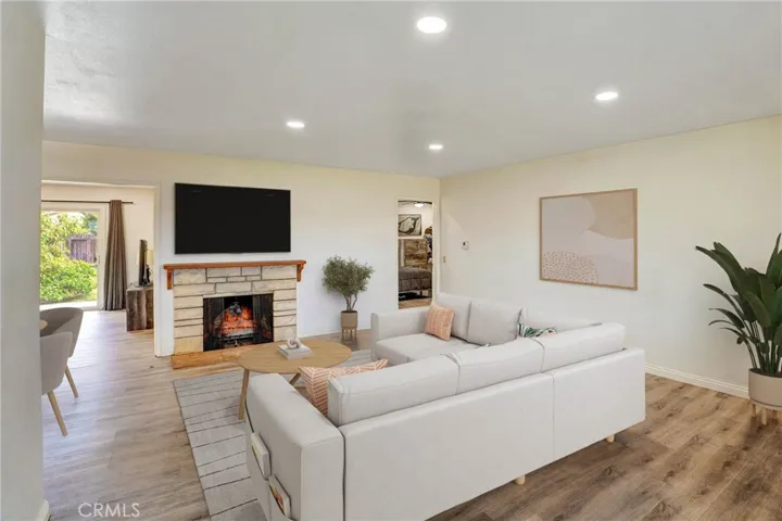Living room VR staged.
So many opportunities!