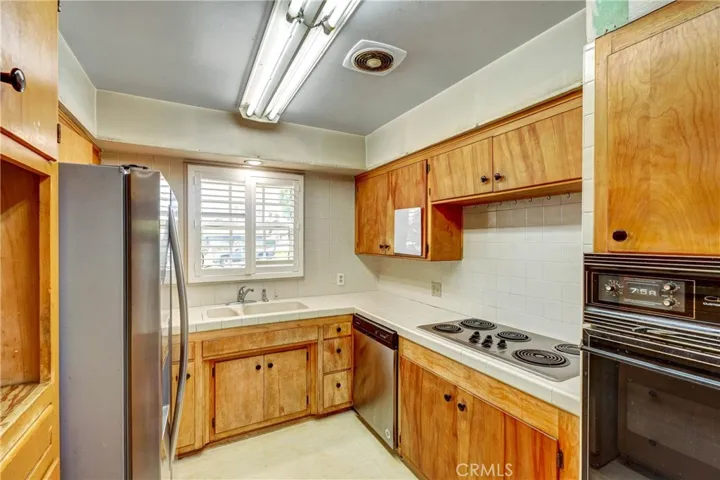 Kitchen awaiting your touch.