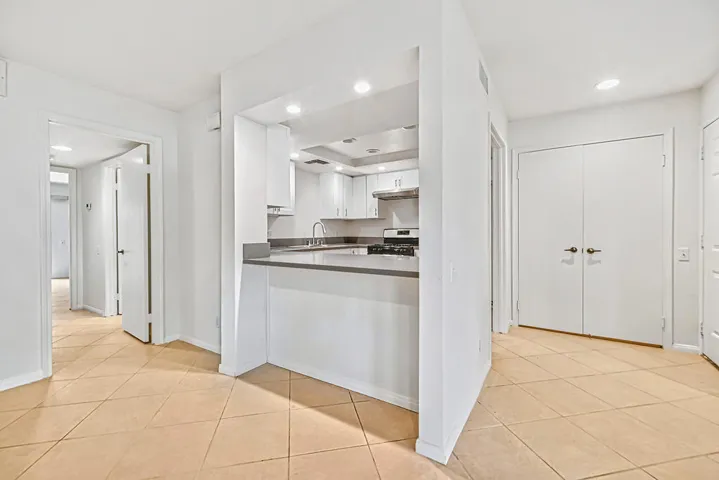Kitchen bar/pass through