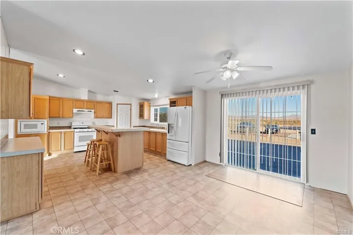 Kitchen/Eating area