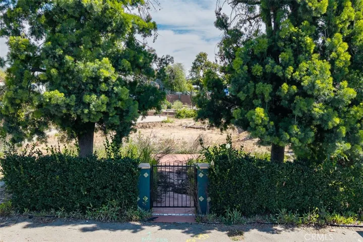 2034 El Molino, Altadena, California 91001