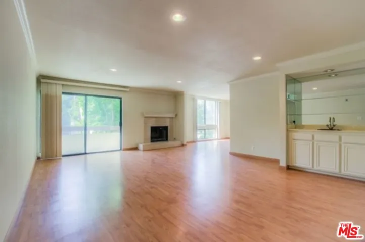 Spacious Livingroom