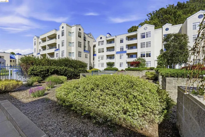 View of apartment building / complex
