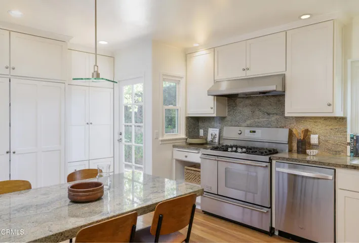 14__ErbeBlackham_1428_Ontario_Avenue_Cla