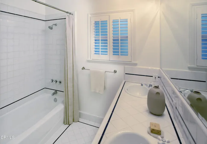 18__ErbeBlackham_1428_Ontario_Avenue_Cla