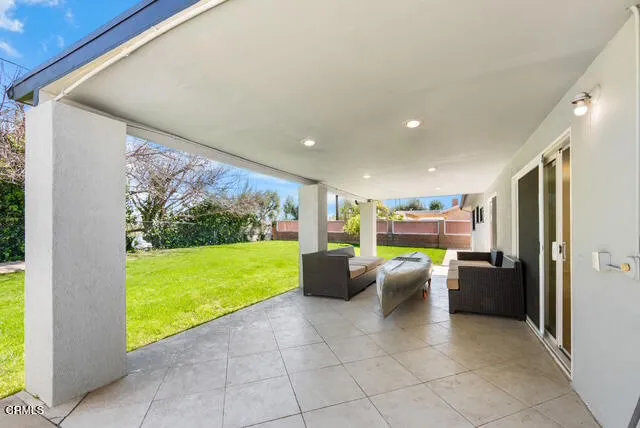 BACK PATIO/YARD