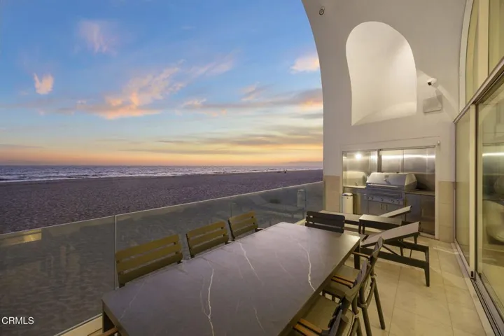 16-web-or-mls-Upmarketmedia_1211Cap-twi-