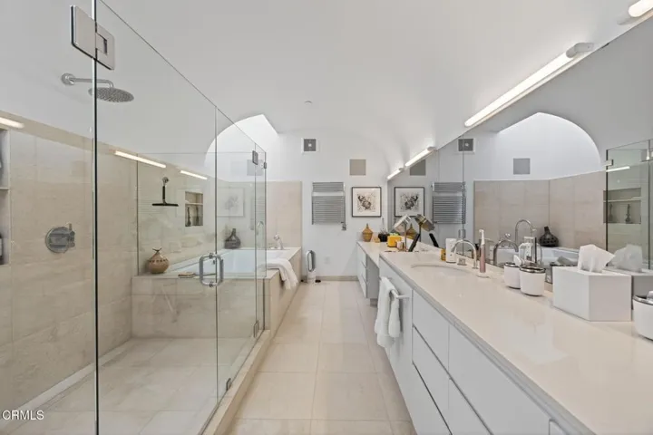 50-web-or-mls-Upmarketmedia_1211Cap-104